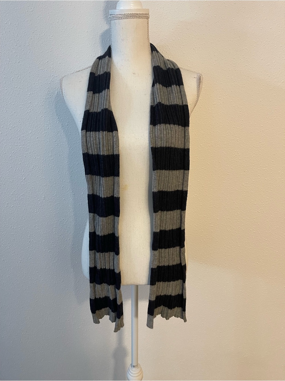 Striped Ribbed Knit Scarf - Black & Gray